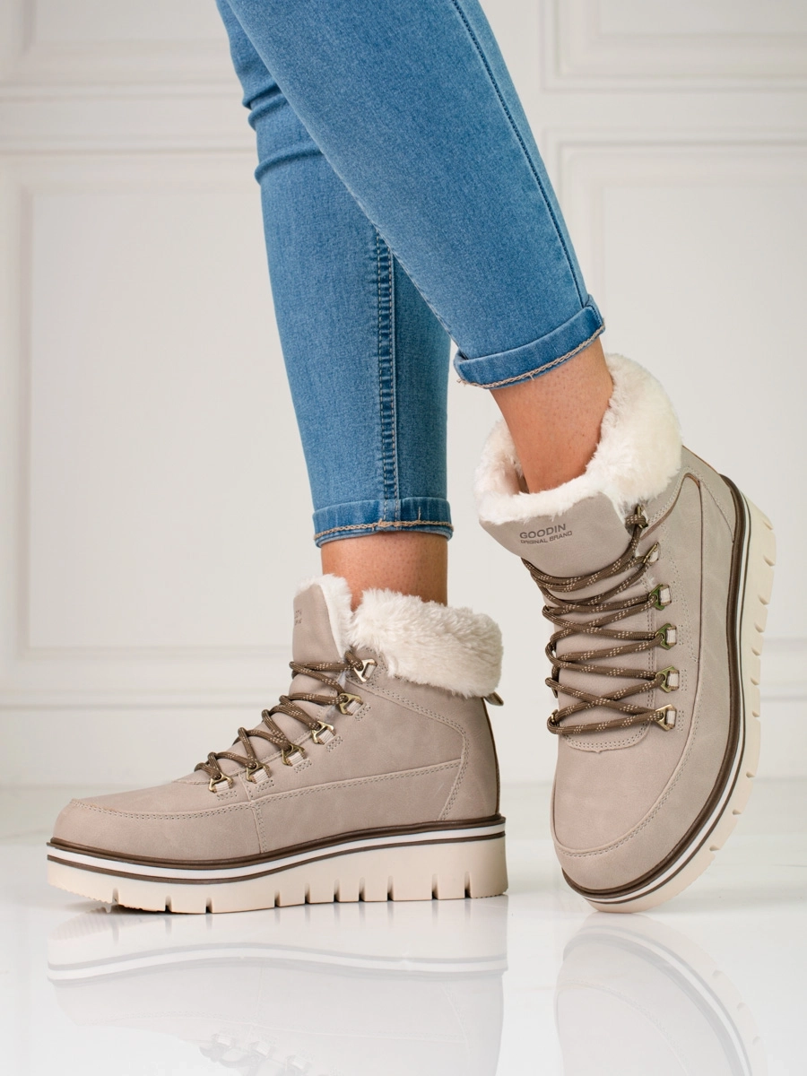 Dámske béžové členkové topánky bez podpätku