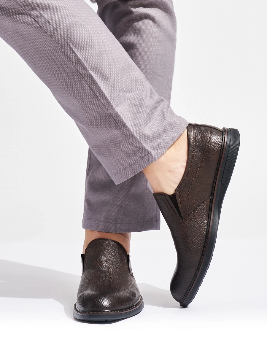 Klasické hnedé pánske poltopánky