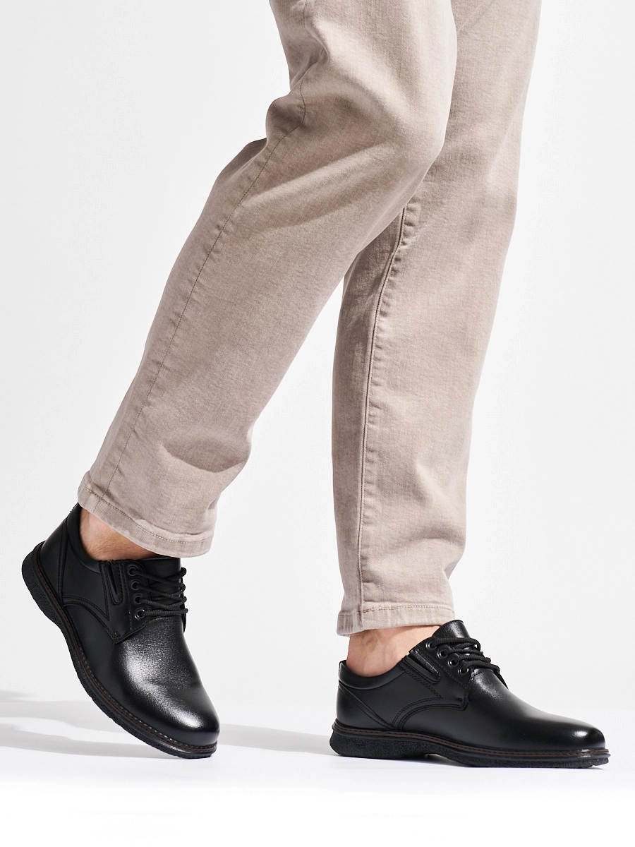 Moderné pánske čierne poltopánky