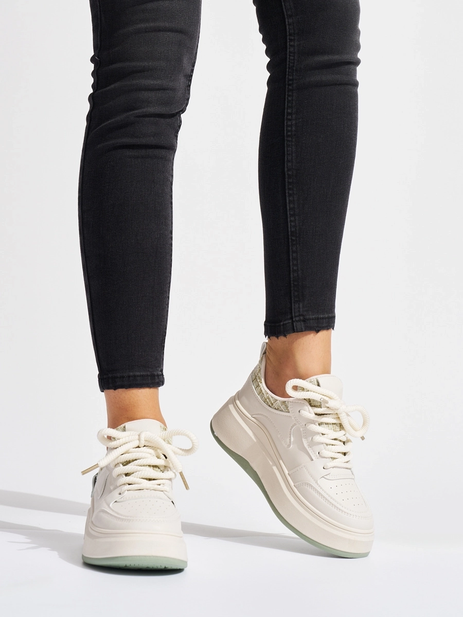 Praktické béžové tenisky na platforme pre ženy