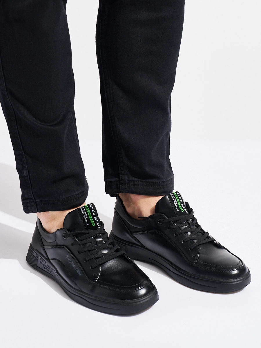 Praktické čierne pánske tenisky