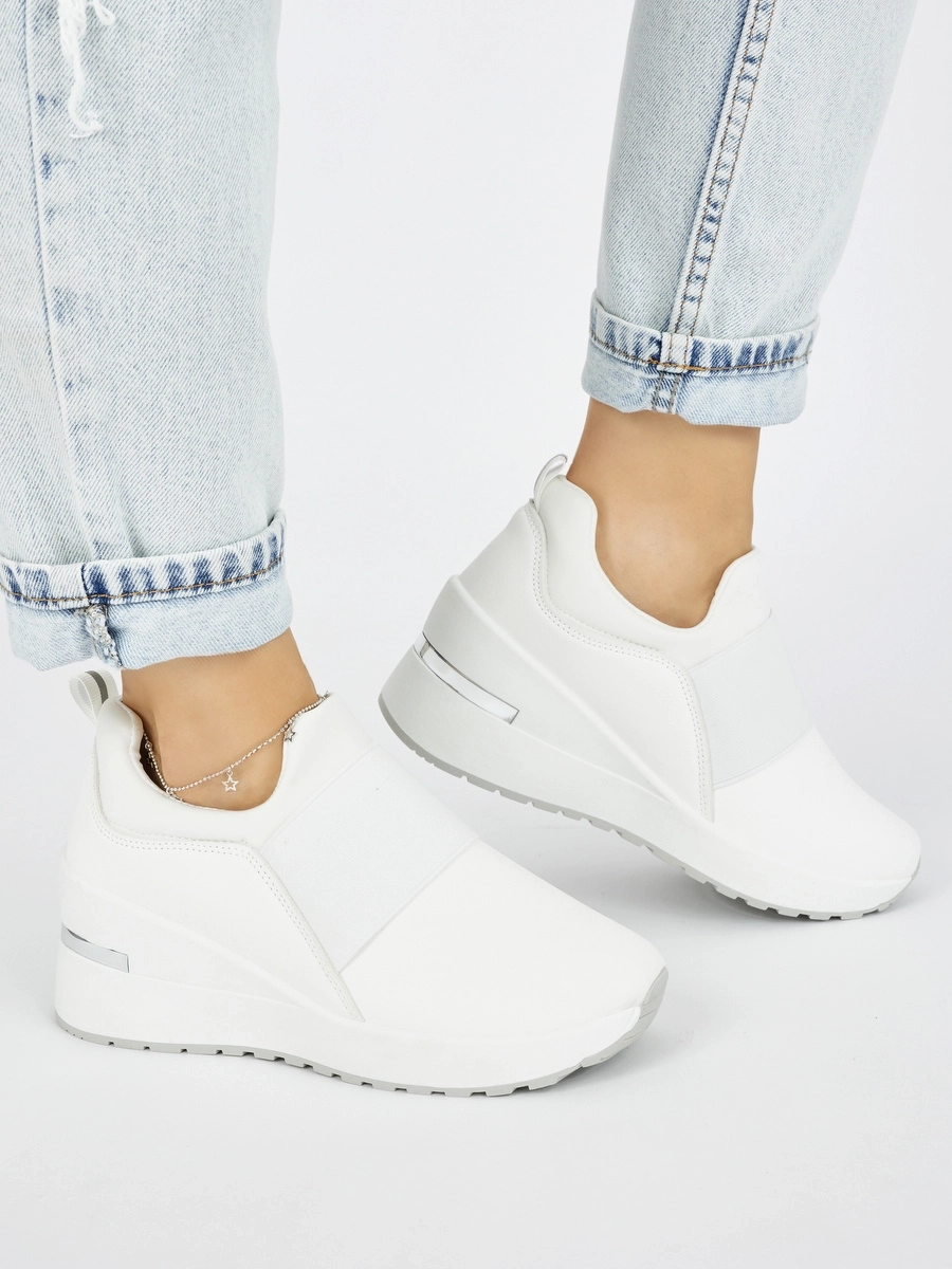 Praktické dámske tenisky biele na klin