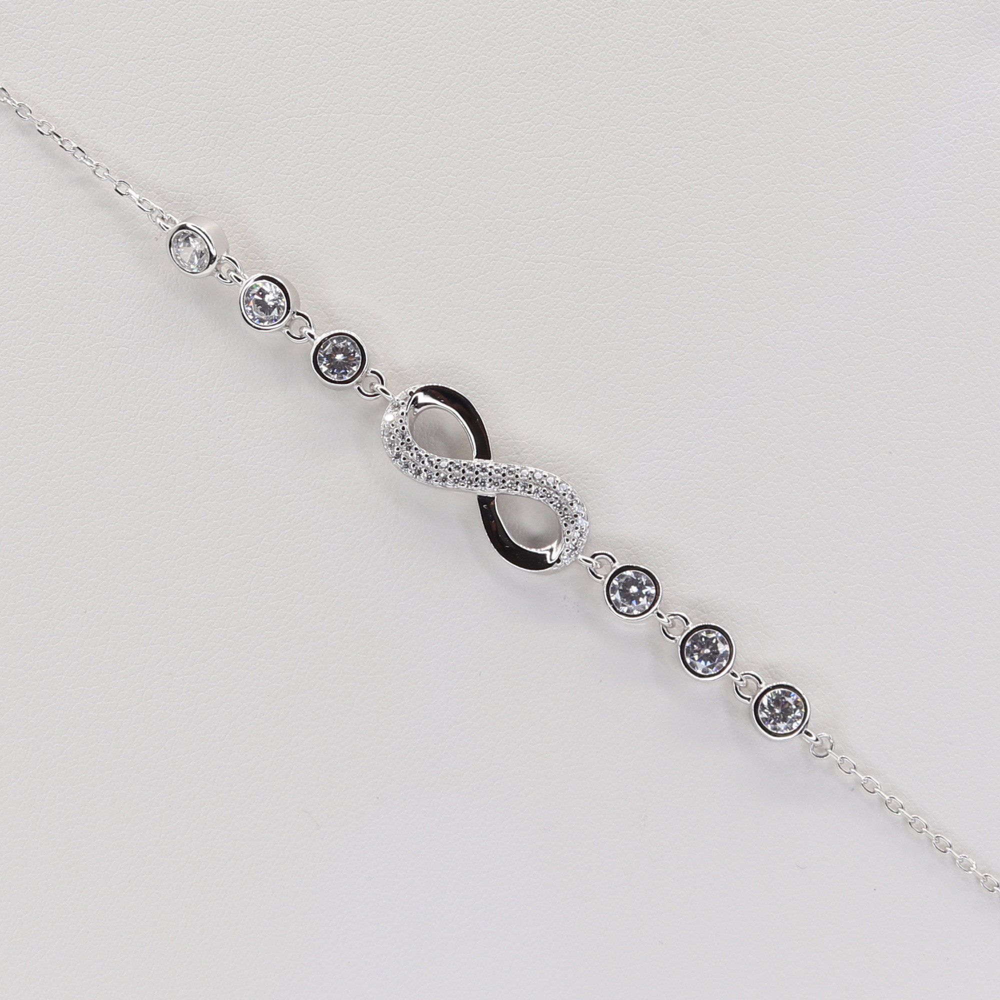 Strieborný náramok 113556