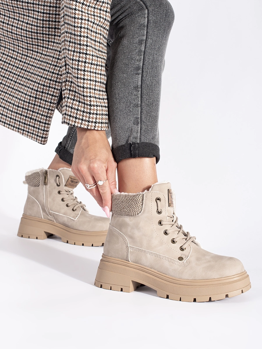 Zaujímavé béžové dámske členkové topánky na platforme